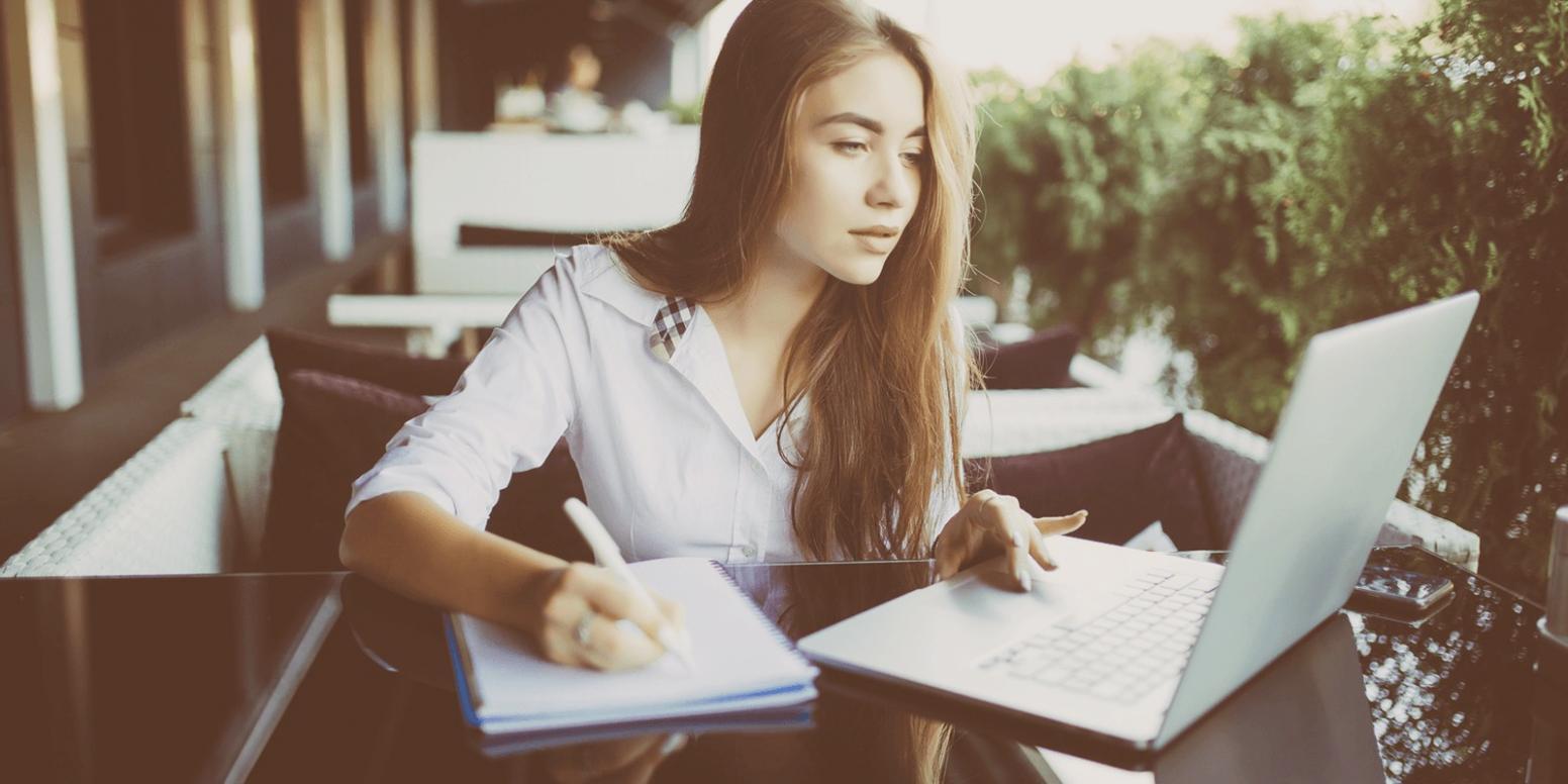 Professionelles Netzwerk-Equipment und Kabelmanagement